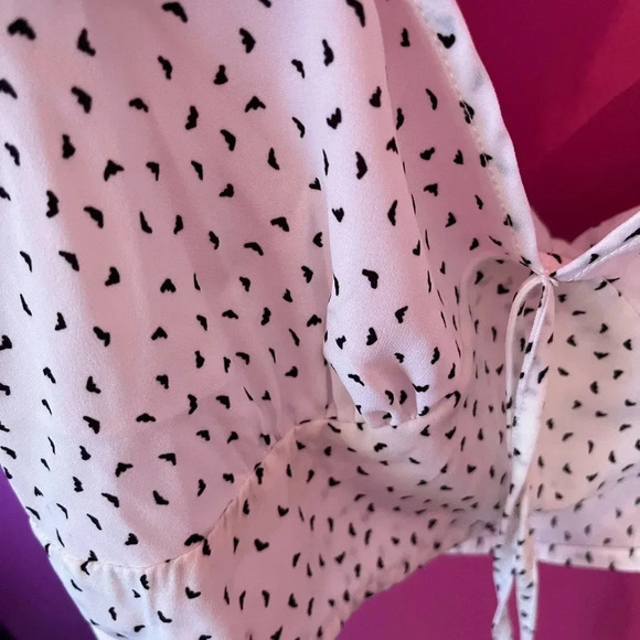 Off shoulder crop. - Picture 4 of 5